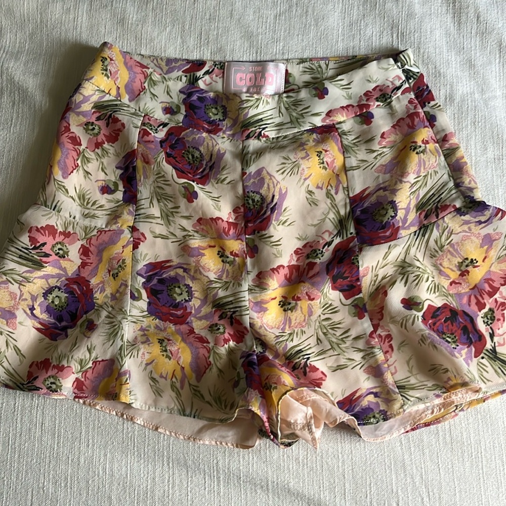 Stone Cold Fox Floral Shorts - size 1